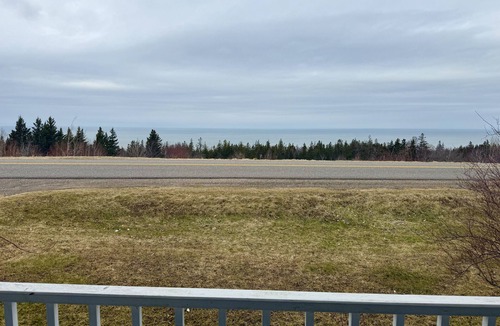 Hampton House | Charming rustic retreat with Bay of Fundy Views, escape to our serene haven.