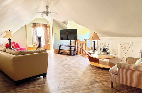 Terrebonne Apartment | Charming,Spacious Apartment in the Heart of the Historic City of Old Terrebonne