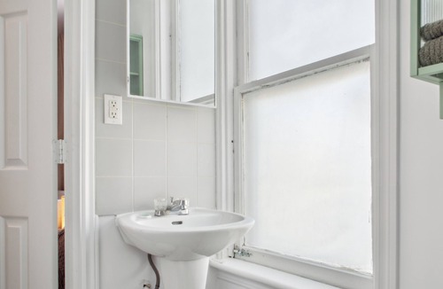 Centretown West Apartment | Charming studio in chinatown/little italy fabulous neighborhood - Ottawa