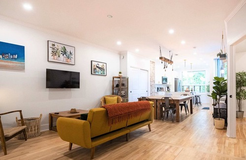 Pointe-Saint-Charles Apartment | Charming Top Floor Pointe-Saint- Charles Apt