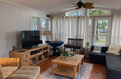 Sherkston House | Charming trailer at sherkston shores resort for a fun filled and relaxing stay.