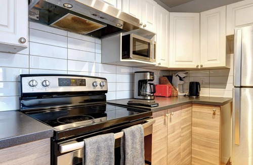 Francois-Perrault Apartment | Charming unit with Balcony - Near Highway 40