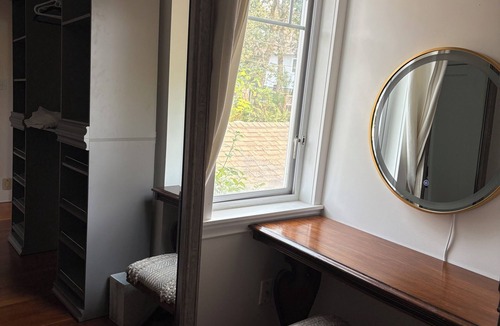 Saanich East House | Charming Victoria Character home-Pet Friendly!