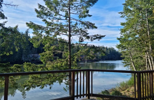 Salt Spring Island House | Charming waterfront Salt Spring Island B&B
