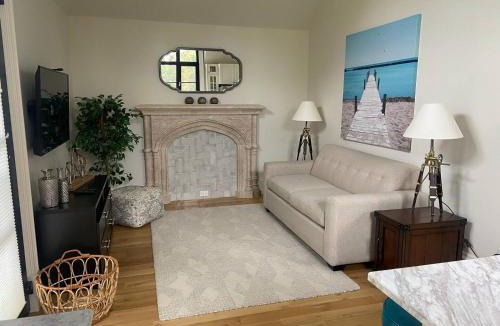 Central Okanagan House | Chateau Calcaire Carriage House