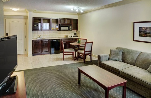 North Central Edmonton Hotel | Chateau Nova Kingsway