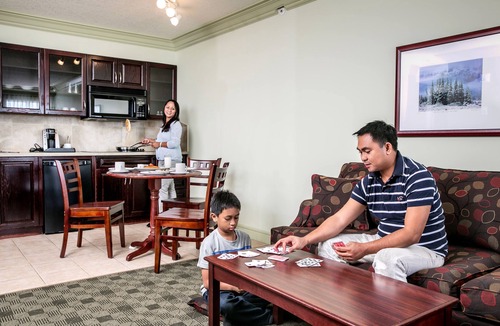 North Central Edmonton Hotel | Chateau Nova Kingsway
