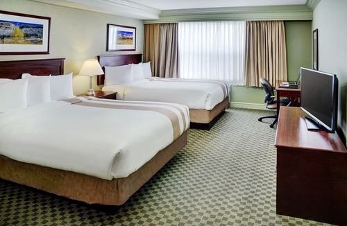 North Central Edmonton Hotel | Chateau Nova Kingsway