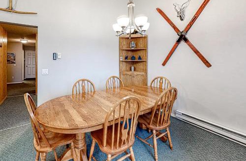 Big White Ski Resort Apartment | Chateau On The Ridge 410