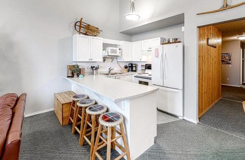Big White Ski Resort Apartment | Chateau On The Ridge 410