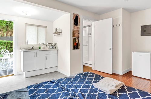 Langley Cottage | Cheerful 5-bedroom Cottage with River access
