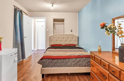 Langley Cottage | Cheerful 5-bedroom Cottage with River access