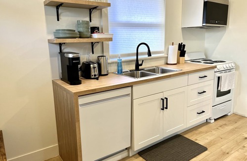 Hamilton Apartment | Cheryl Duplex-Upper Level