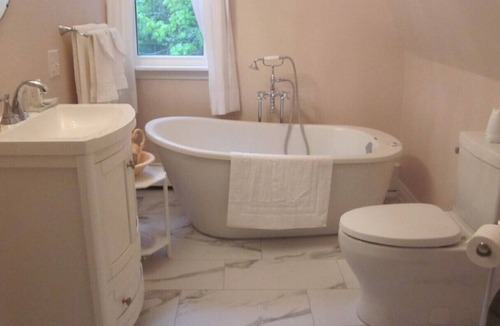 Anne's Land Bed & Breakfast | Chestnut Lane Bed & Breakfast - The Rose Room