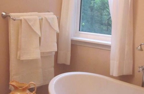 Anne's Land Bed & Breakfast | Chestnut Lane Bed & Breakfast - The Rose Room