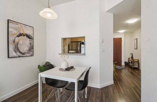 Downtown Vancouver Apartment | Chic 1BR Retreat in Downtown!