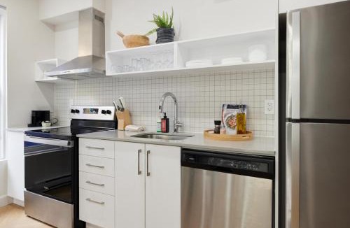 Plateau Mont Royal Apartment | Chic 2 Bedroom apartment in Le Plateau by Denstays