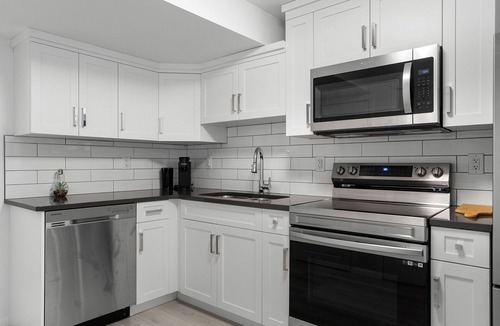 Saskatoon House | Chic 2BR Kensington Suite - Saskatoon Stay