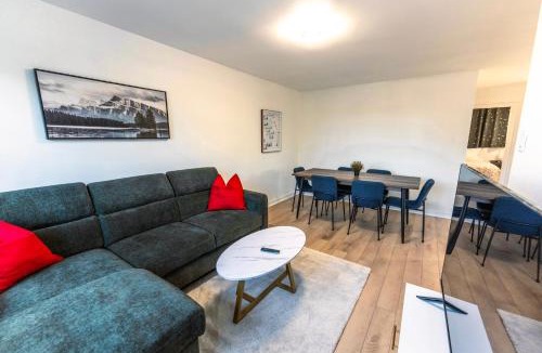 Laval-des-Rapides Apartment | Chic 3BR 5 Beds 5min walk to Metro Free Parking