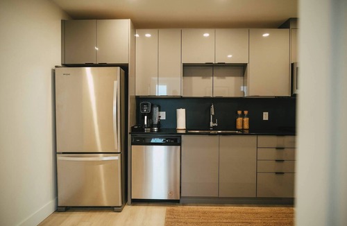 North End Bed & Breakfast | Chic Cozy Retreat - 2BR - Stunning North End Views