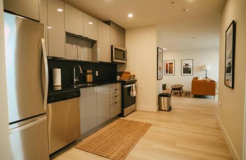 North End Apartment | Chic Cozy Retreat - 2BR - Stunning North End Views