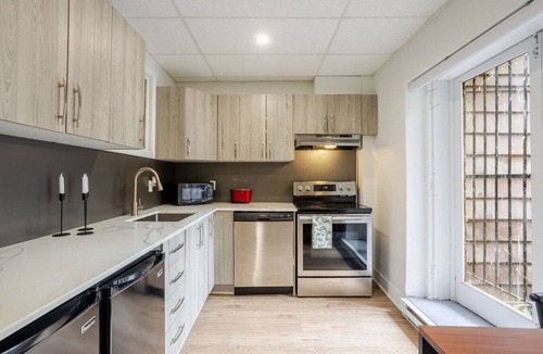 Downtown Montreal Apartment | Chic DT MTL Condo w/Rooftop, BBQ & Jacuzzi