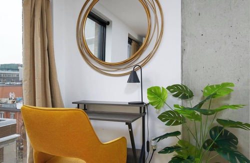 Quartier des Spectacles House | Chic Hideaway - Downtown Hotspot
