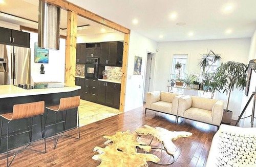 Whitchurch-Stouffville House | Chic Lakefront Summer Escape nWinter furnished long term stays welcome