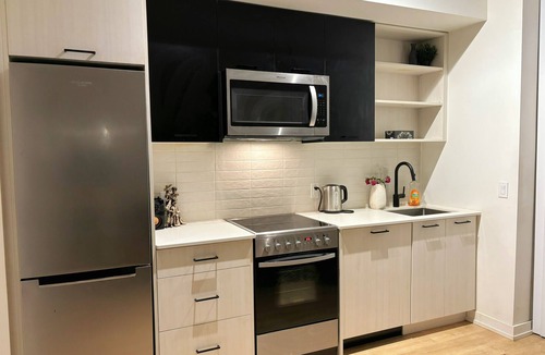 Harwood Condo | Chic & Modern Condo in Midtown Toronto | Prime Location. Monthly Rental