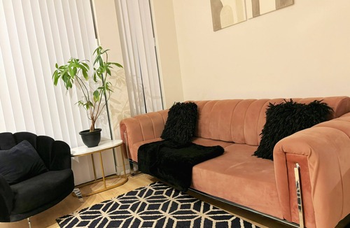 Harwood Condo | Chic & Modern Condo in Midtown Toronto | Prime Location. Monthly Rental