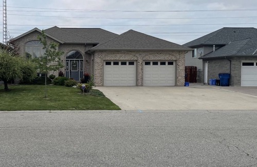 Lakeshore House | Chic, oasis 5BR with in ground Pool Hot Tub, Magical Yard—Perfect for Any Stay