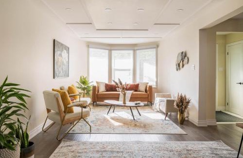 Newmarket Apartment | Chic, Spacious Newmarket Home off Yonge St