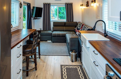 Port Alberni Hotel | Chims Motel