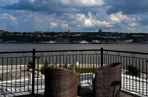 Lower Town Apartment | Chinic - Royal Dalhousie
