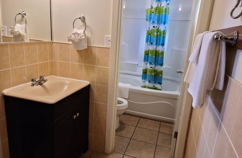 Niagara Falls Cabin | Choice Inn by the Falls
