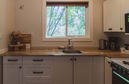 Christina Lake House | Christina Lake Family/Couples Getaway, Sleeps 5 Private Veranda - Close to Beach