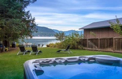 Christina Lake House | Christina Lake Lakefront, Hot Tub, Amazing Views