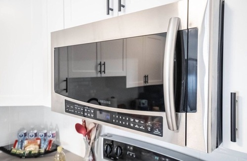 Southeast Edmonton Apartment | Cindy - 3 Bedrooms, Cozy Main Floor Suite!