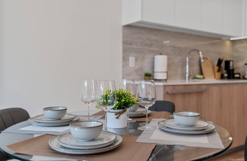 Richmond City Centre Apartment | City Center Brand New 1 Bedroom 4 Guests Apartment