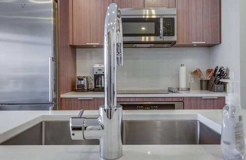 Downtown Victoria Apartment | City Lights at the Era