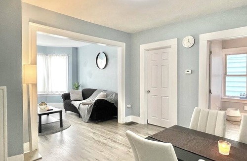 Walkerville Apartment | City Living Perfected: Spacious 1-Bedroom haven 5 min from the Riverside!