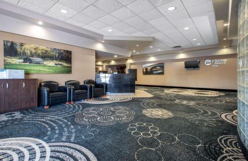 Brandon Hotel | Clarion Hotel & Suites