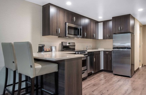 Brandon Hotel | Clarion Hotel & Suites