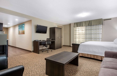 Brandon Hotel | Clarion Hotel & Suites
