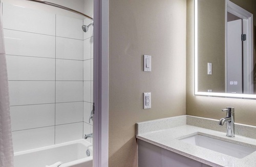 Ste. Foy Hotel | Clarion Pointe Quebec Airport