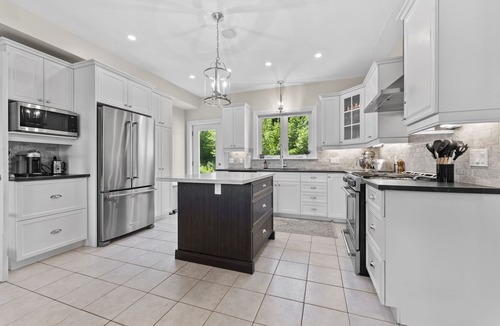 McNab/Braeside House | Classy Estate with Views + Walk to the Neat Café (10 min to Calabogie!)