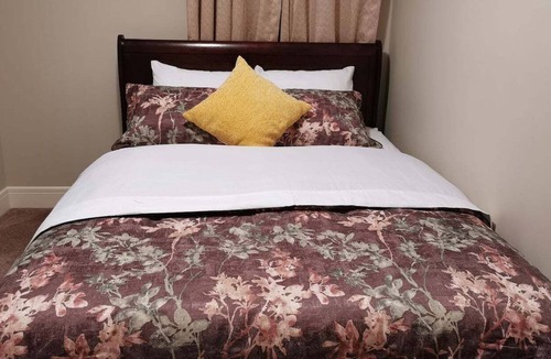 New Brighton House | Clean & Cozy 2BD, I.5 BR Room house in S Calgary