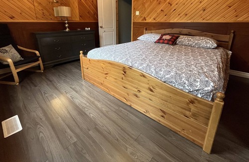 Ahmic Harbour Cottage | Clean&Cozy Family Cottage Magnetawan. On Snowmobile Trails Sleeps 8 &🐾❤️