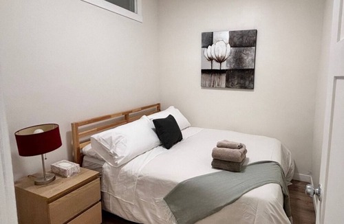 De Lorimier Condo | Clean, modern, newly renovated 2 BD condo in the heart of Plateau Mont-Royal