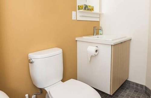 Northeast Edmonton Apartment | Clean Sophisticated Comfort in Highlands